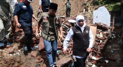 Khofifah Siapkan Lahan Relokasi untuk Warga Terdampak Longsor di Trenggalek