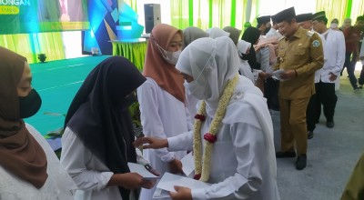 Gubernur Jatim Khofifah Resmikan Masjid SMKN 1 Lamongan, Ini Pesannya