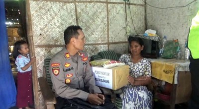 Cerita Haru saat Janda Miskin di Jombang Terima Bantuan dari Polisi
