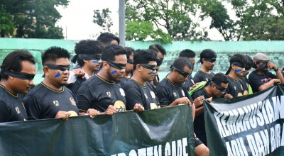 Jurnalis Malang Raya Gelar Aksi Tutup Mata dan Cuci Tangan, Sindir Siapa?