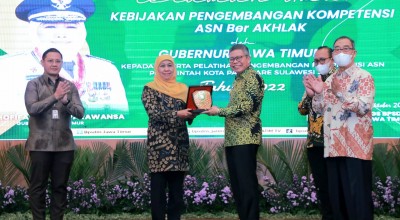 Maksimalkan Kerja Pemerintahan Wujudkan ASN Punya AKHLAK ala Khofifah