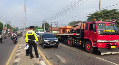 Pelajar Tewas Tertabrak Truk Trailer gegara Hindari Porang Jatuh