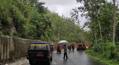 Jalur Utama Pacitan-Trenggalek Lumpuh Akibat Longsor