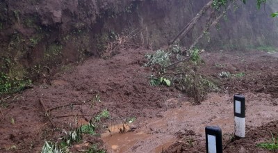 Jalan Antar Desa di Lereng Gunung Bromo Tosari, Pasuruan Terputus akibat Longsor