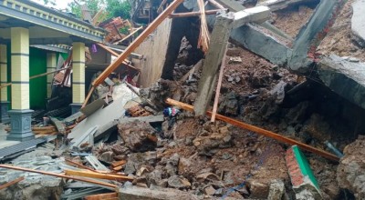 Longsor Trenggalek  Kepung Delapan Kecamatan