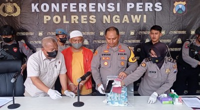 Hitung Uang Hasil Peras Kepala Desa, Oknum LSM di Ngawi Diringkus Polisi