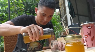 Pemuda di Jombang Raup Cuan Jutaan Rupiah dari Madu Klanceng