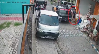 Kernet Turun dari Pikap Gondol Dompet Tergeletak, Kok yo sempat-sempate....