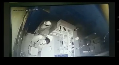 Ngece! Maling Bobol Sekolah Terekam CCTV Malah Minum Softdrink