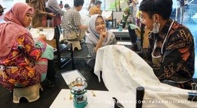 Hotel Ini Ajak Anak-anak Berkebutuhan Khusus Membatik