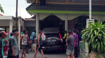 Mobil CRV Tabrak Musala di Lamongan, Pengemudi Meninggal