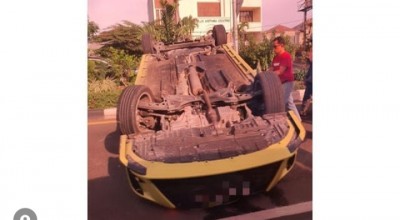 Diduga Ngantuk, Mobil Warga Bangkalan Dua Kali Jumpalitan di Surabaya