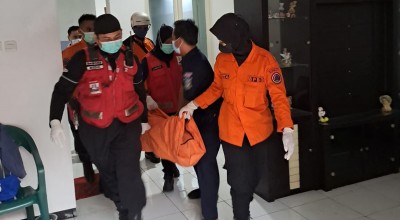 Seorang Nenek Ditemukan Tewas Gantung Diri di Pintu Kamar Mandi