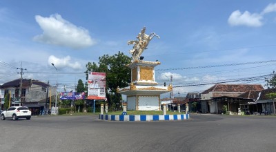 Setiap Perempatan di Jalan Protokol Kota Ini Ada Patungnya