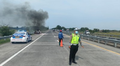 Ini Penjelasan Polisi Soal Terbakarnya Daihatus Xenia di Tol Jomo