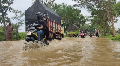 Perbatasan Sampang-Bangkalan Tergenang Banjir, Personel Gabungan Disiagakan