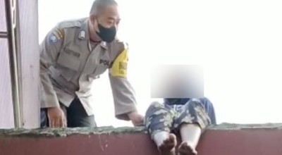 15 Menit Menegangkan saat Polisi Gagalkan Gadis Hendak Bunuh Diri di Mojokerto
