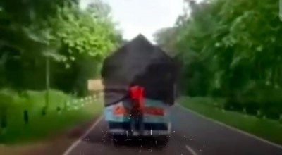 Viral Pria Diduga Bajing Loncat Satroni Truk, Disebut Terjadi di Ngawi