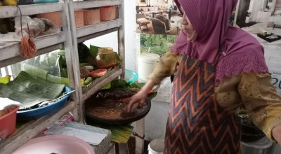 Pilihan Pembaca: Rujak Cingur, Tangisan Jelang Maghrib, Uni Humaira