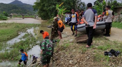Bocah Tenggelam di Sungai Grindulu Belum Ditemukan, Tim SAR Terkendala Hujan