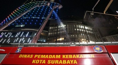 Kapan Kamu Tahu Traffic Light di Surabaya Dihijaukan saat Damkar Meluncur ke TKP