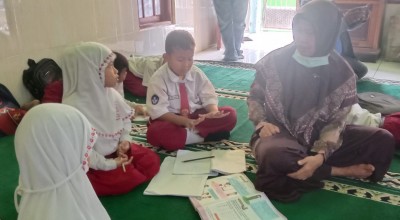 Bengawan Solo Meluap, Siswa SDN 1 Pelangwot Lamongan Belajar di Musala
