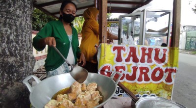Tahu Gejrot Kriuk Bisa Request Tingkat Kepedasan