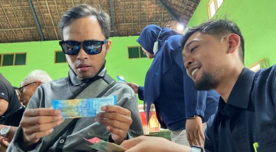 40 Tunanetra Dikenalkan Uang Rupiah Baru Emisi 2022