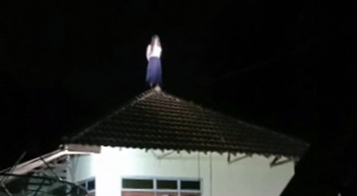 Penampakan Wanita Berdiri di Atap Rumah Tengah Malam Gegerkan Warga Pulau Bawean