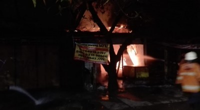 Warung Nasi Pecel Terbakar Saat Ditinggal Tidur Pemiliknya