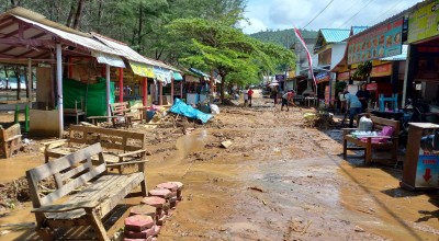 Pantai Gemah Tulungagung Ditutup Karena Rusak Diterjang Banjir