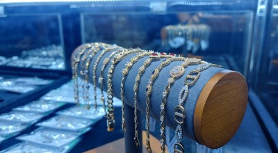 NJS Gold Manjakan Mata Pengunjung Surabaya International Jewellery Fair 2022