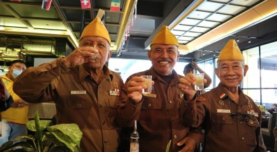 Peringati Hari Pahlawan, Para Veteran Lomba Minum Jamu Pahit dan Demo Masak