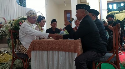 Sempat Grogi, Kades Cantik Lamongan Akhiri Masa Lajang