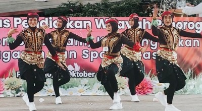 Guru SMKN 2 Ponorogo Juara 1 Lomba Senam Kreasi HUT Dharmawanita ke-23