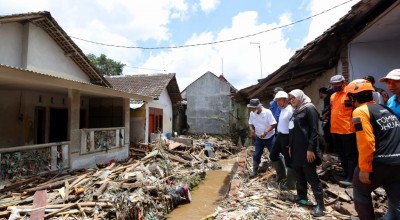 Bupati Ipuk Tinjau Banjir Kalibaru, Warga Enggan Ditampung Sementara di Hotel