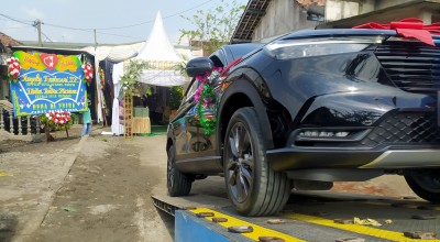 Pilihan Pembaca: Karangan Bunga, Lobster Air Tawar dan Piala Dunia