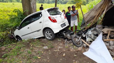Mobil Agya di Kediri Seruduk Pasutri Nongkrong, Ini Akibatnya