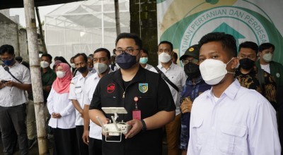 Support Pertanian Modern, Mas Dhito Fasilitasi Drone untuk Petani Milenial