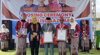 Desa Tulungrejo dan Perintis Kampung Inggris Pare Mr Kalend Osen Raih Rekor MURI