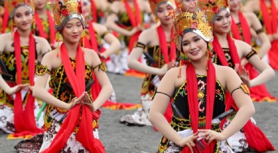 Belasan Pelajar Penari Gandrung Banyuwangi Goyang London