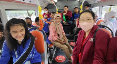 Melihat Keseruan Siswa Tunanetra Bertamasya Keliling Naik Bus Surabaya