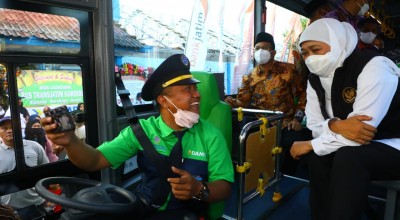 Khofifah Gratiskan Tarif Bus Trans Jatim saat Peringatan Hari Pahlawan 2022