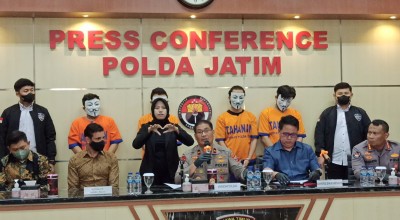 Polda Jatim Bongkar Sindikat Produsen Scampage Pencuri Data Warga di 70 Negara