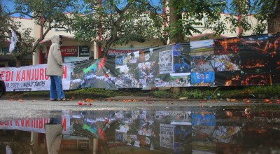 40 Hari Tragedi Kanjuruhan, JMR Bentangkan Banner Foto Jurnalistik Menolak Lupa