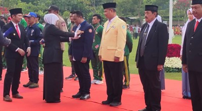 13 Tokoh Terima Lencana Jer Basuki Mawa Beya Kategori Perak