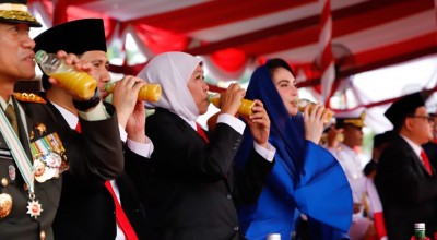 Pembentangan Merah Putih dan Aksi Minum Beras Kencur di Jatim Cetak Rekor Muri