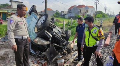 Mobil Ditabrak KA, Pendekar Rusak Warkop, 2 Patung Hilang