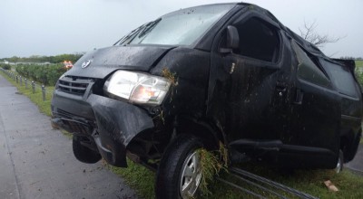 Penampakan Granmax Nangkring di Pembatas Jalan Tol Jombang-Mojokerto