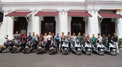 Molindo Hibahkan 20 Motor Ramah Lingkungan kepada Polrestabes Surabaya